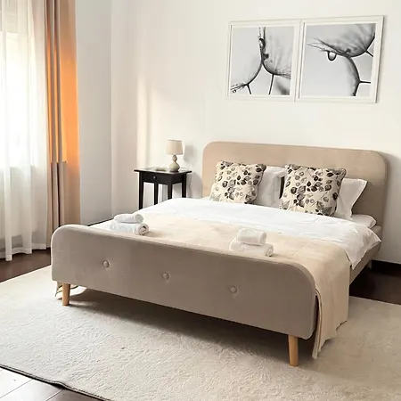 Apartment By The Park